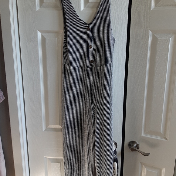 mid length jumpsuit - Picture 2 of 4